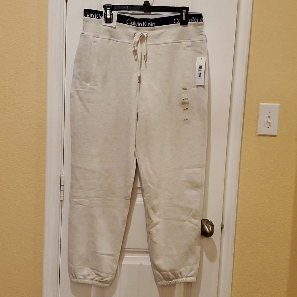 Calvin Klein Joggers Sixe XL - Picture 2 of 8